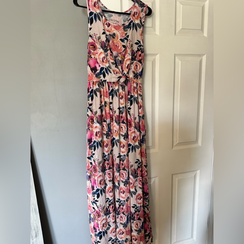 Beautiful Latched Mama Maxi